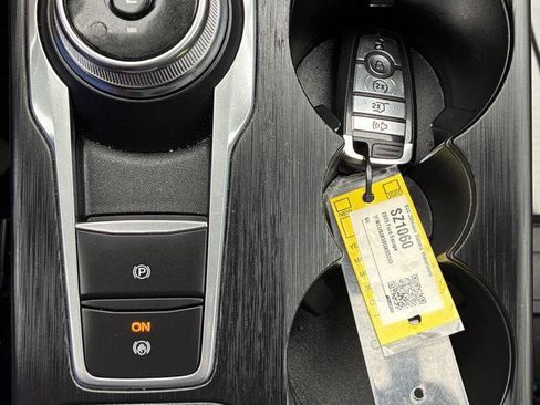 Used 2025 Ford Escape Platinum AWD/4WD image 29