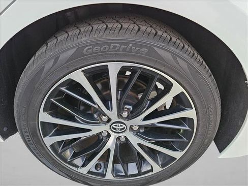 Used 2020 Toyota Camry SE image 22