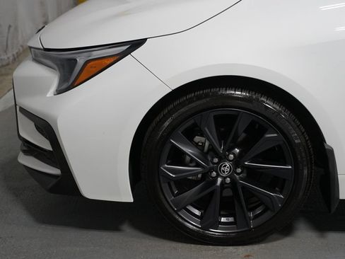 Certified 2025 Toyota Corolla SE FWD image 5