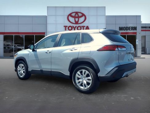 Used 2023 Toyota Corolla Cross L FWD image 3