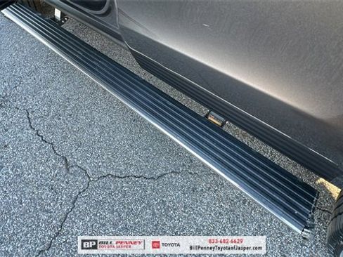 Used 2018 Ford Expedition Limited w/ Equipment Group 301A image 22