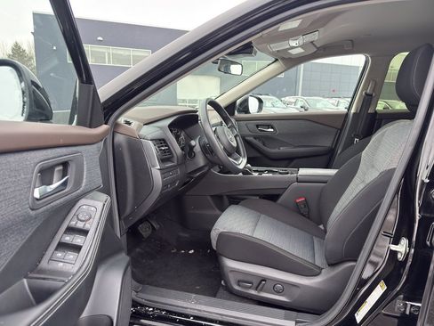 Certified 2023 Nissan Rogue SV image 10