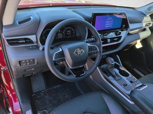New 2026 Toyota Highlander Limited image 3
