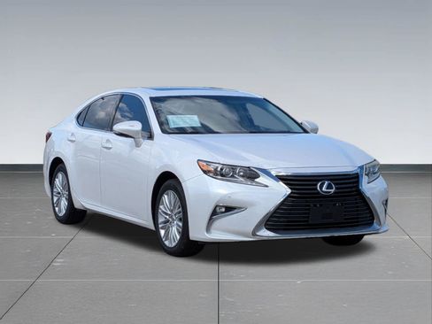Used 2016 Lexus ES 350 w/ Premium Package w/Wood Trim FWD image 7
