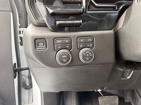 Used 2025 Chevrolet Silverado 2500 ZR2 w/ Technology Package image 31