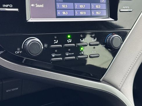 Used 2018 Toyota Camry L image 19