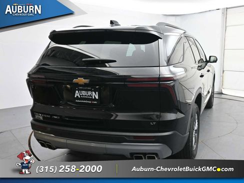 Used 2024 Chevrolet Traverse LT w/ Trailering Package AWD/4WD image 3