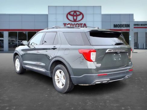 Used 2022 Ford Explorer XLT w/ Equipment Group 202A image 4