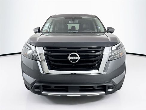 Used 2025 Nissan Pathfinder SL w/ SL Premium Package FWD image 9