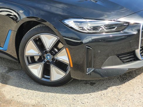 Used 2023 BMW i4 eDrive40 image 9