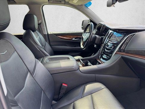 Used 2020 Cadillac Escalade Premium Luxury RWD image 24
