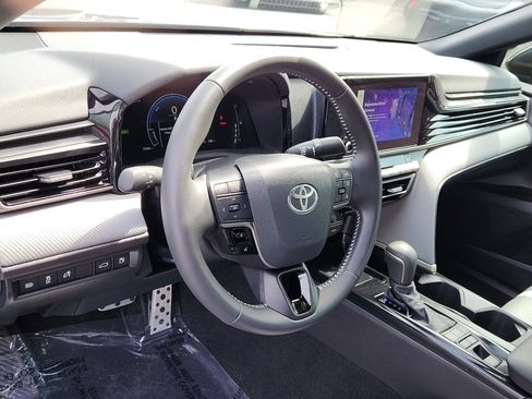 Certified 2025 Toyota Camry SE w/ Convenience Package FWD image 9