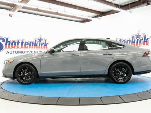 Certified 2025 Honda Accord SE image 5