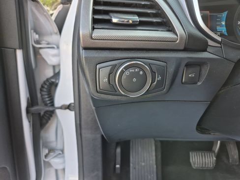 Used 2019 Ford Fusion SE FWD image 17