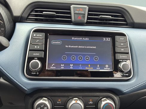 Used 2025 Nissan Versa SV FWD image 20
