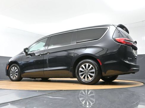 Used 2023 Chrysler Pacifica Touring-L FWD image 49