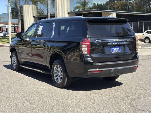 Used 2023 Chevrolet Suburban LT image 4