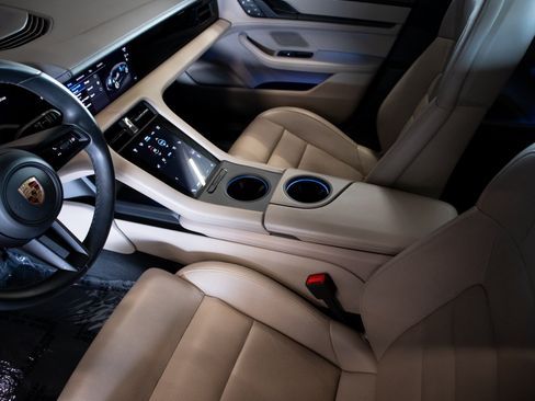 Used 2023 Porsche Taycan RWD image 18