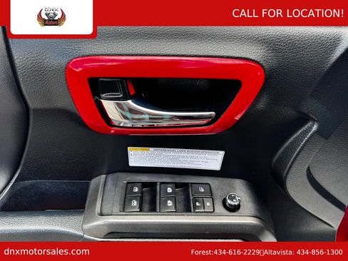 Used 2017 Toyota Tacoma TRD Off-Road AWD/4WD image 19