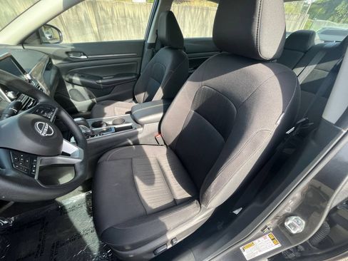 Used 2025 Nissan Altima 2.5 SV FWD image 36