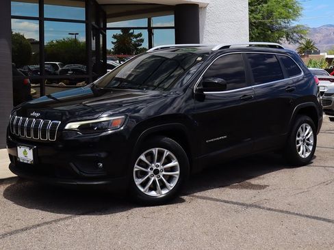 Used 2019 Jeep Cherokee Latitude w/ Popular Appearance Group FWD image 2
