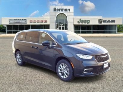 New 2025 Chrysler Pacifica Select