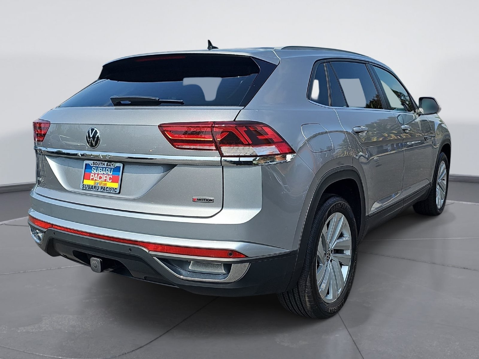 Used 2022 Volkswagen Atlas Cross Sport SE AWD/4WD image 3