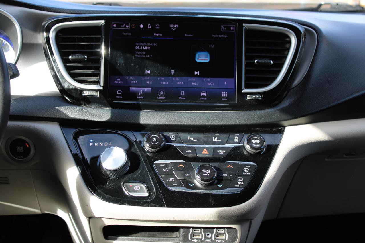 Used 2022 Chrysler Pacifica Touring-L FWD image 11