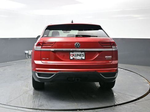 Used 2022 Volkswagen Atlas Cross Sport SE image 12