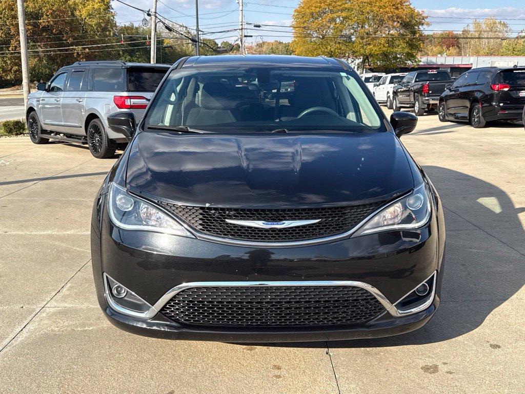 Used 2018 Chrysler Pacifica Touring Plus w/ Tire & Wheel Group FWD image 18