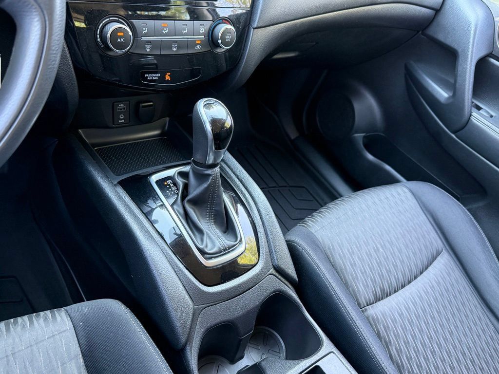 Used 2017 Nissan Rogue S AWD/4WD image 22