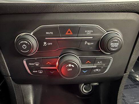 Used 2021 Dodge Charger SXT w/ Leather Interior Group image 31