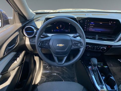 Used 2024 Chevrolet Trax LT image 12