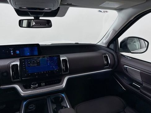 New 2025 Ford Expedition Platinum w/ Platinum Ultimate Package AWD/4WD image 25