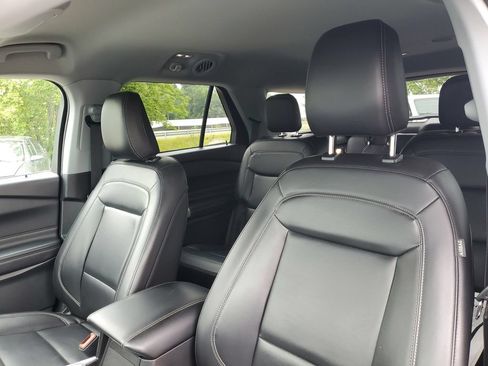 Certified 2022 Ford Explorer XLT w/ Equipment Group 202A AWD/4WD image 14