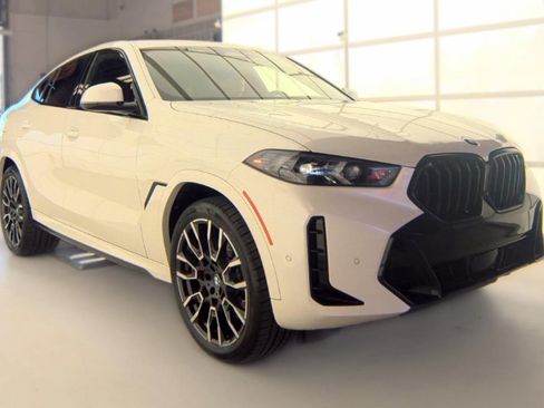 Used 2024 BMW X6 xDrive40i w/ Premium Package AWD/4WD image 4