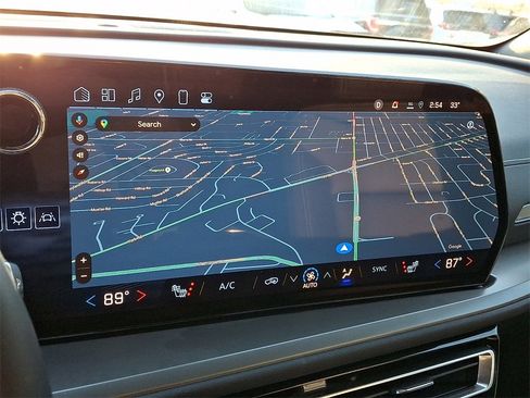 Certified 2025 Chevrolet Traverse LT image 18