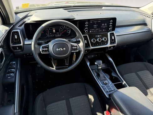 Used 2023 Kia Sorento LX image 15