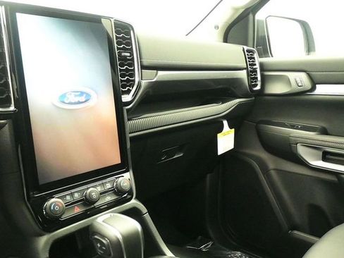 New 2025 Ford Ranger Lariat w/ FX4 Off-Road Package image 11