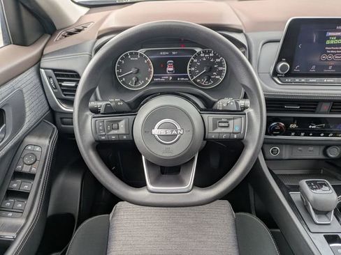 Used 2023 Nissan Rogue SV image 18