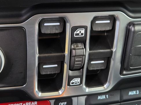 Used 2026 Jeep Wrangler Unlimited Rubicon AWD/4WD image 18