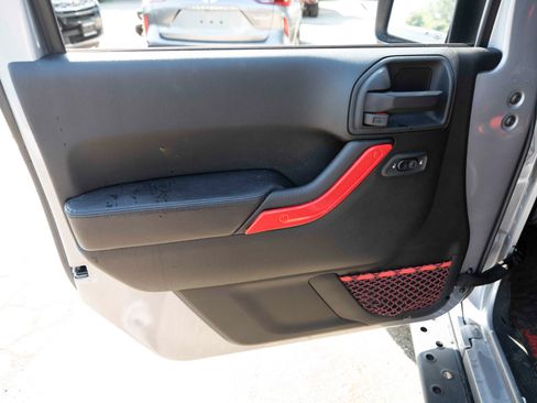 Used 2018 Jeep Wrangler Unlimited Rubicon image 16