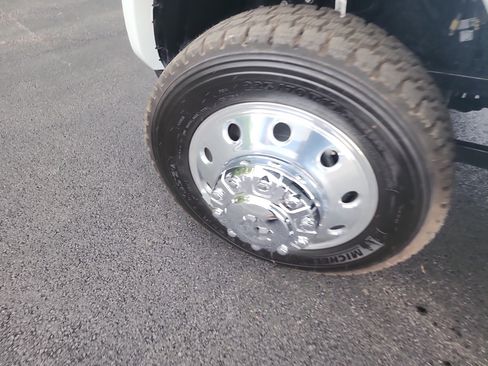 New 2026 RAM 5500 4x4 Crew Cab image 37