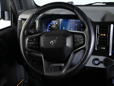Used 2023 Ford Bronco Badlands image 10