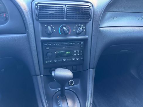 Used 2001 Ford Mustang Convertible image 16