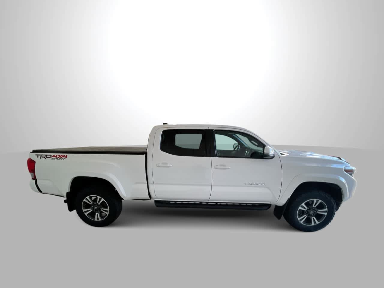 Used 2017 Toyota Tacoma TRD Sport AWD/4WD image 9