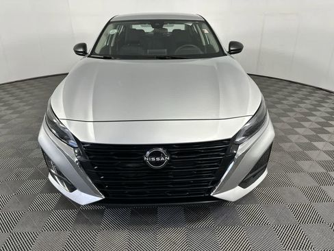 Used 2024 Nissan Altima 2.5 SV image 3