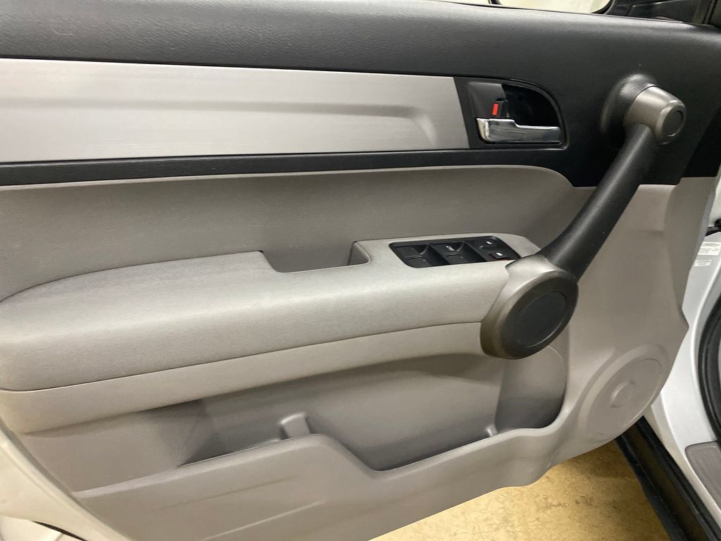 Used 2011 Honda CR-V LX image 8