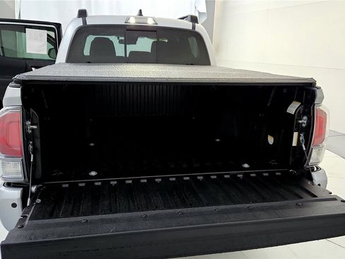 Used 2022 Toyota Tacoma TRD Sport image 19