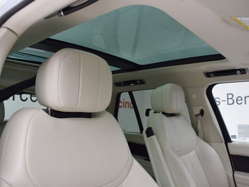 Used 2023 Land Rover Range Rover SE image 17